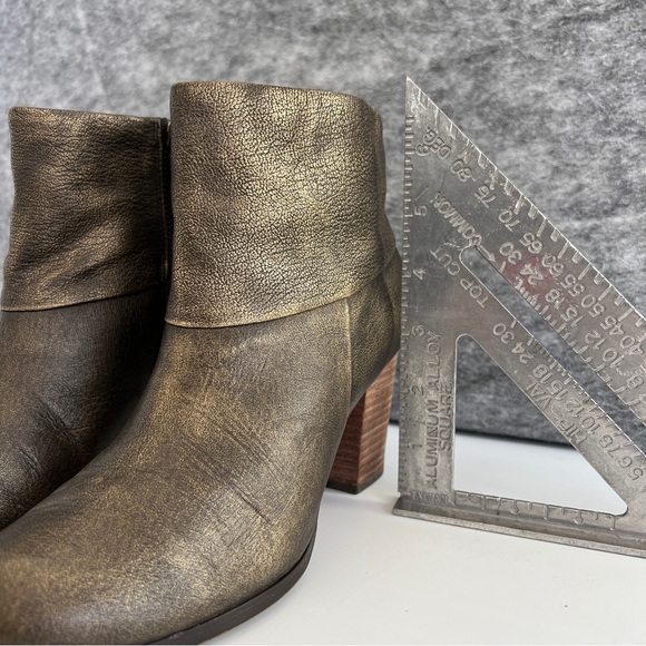COLE HAAN Nike Air 6.5B Leather Zip Ankle Booties Cassidy Bronze Gold Metallic - Picture 10 of 16